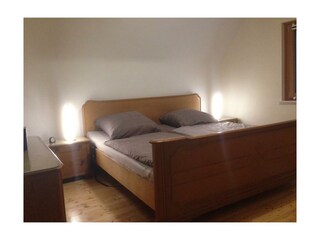 Schlafzimmer 02, mit Blick zum Wald/Nationalpark