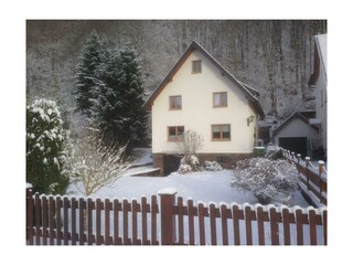 Vorderansicht im Winter
