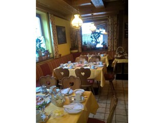 Frühstück Voreindeckung Prävention Covid-19 Gruppe