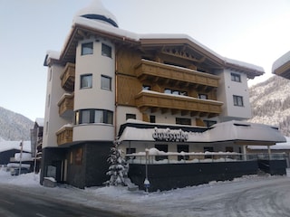 2021-01-16 Pension Dorfstube Holzgau Schönwetter W