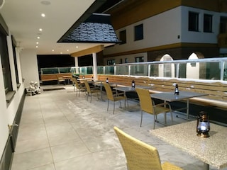 TerrasseGlasHolzDorfstubeLechtal