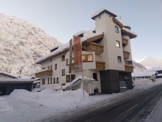 2021-01-16 Pension Dorfstube Holzgau Schönwetter W