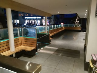 Terrassenübersicht mit Glasscheibe Dorfstube Holzg