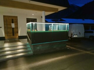 Dorfstube Holzgau im Lechtal Terrasse am Abend bel