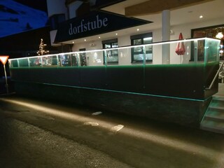 Dorfstube Holzgau im Lechtal Terrasse am Abend