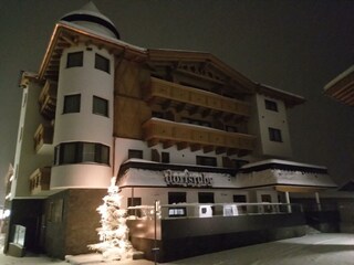 SchneefallDorfstubeWinterJänner2021