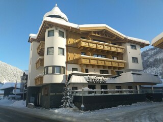 2021-01-16 Pension Dorfstube Holzgau Schönwetter W