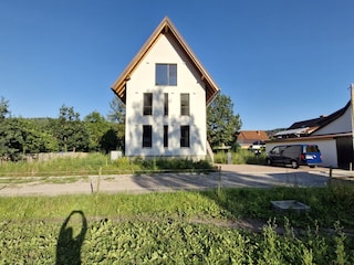 Blick auf Straßenseite des Hauses