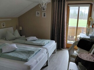 Schlafzimmer mit Balkon