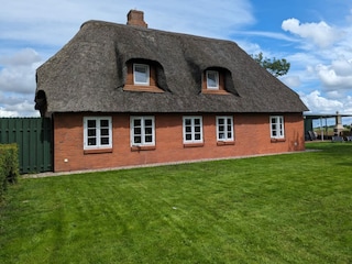 Haus vom Garten aus