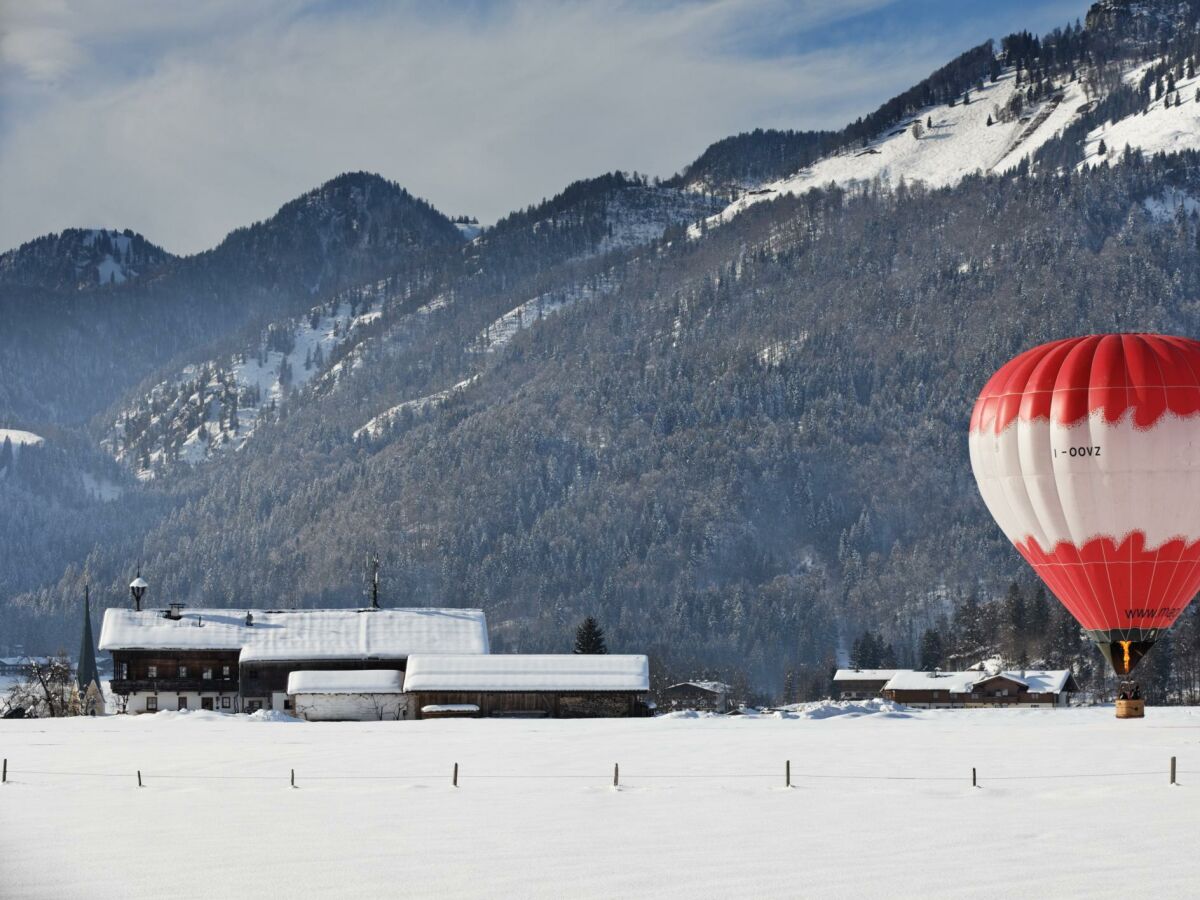 Kaiserwinkl_Bergpanorama Kössen Ballon Fahren