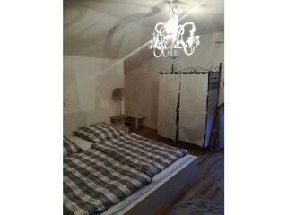 Schlafzimmer mit Balkon (2)