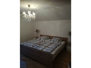 Schlafzimmer mit Balkon (5)