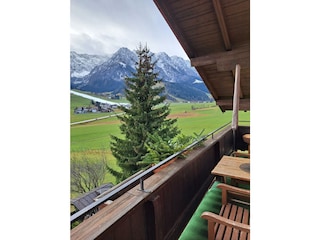 Blick vom Balkon Richtung Zahmer Kaiser