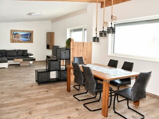 Esszimmer mit Wohnzimmer