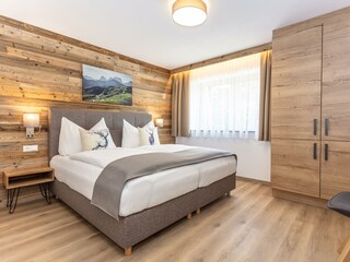 Hausberg Schlafzimmer 1