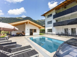 Pool Hausansicht