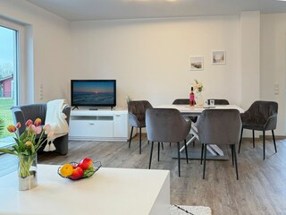 Essbereich mit TV