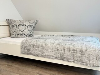Einzelbett im OG