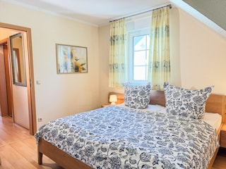 Schlafzimmer 1