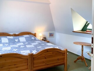 Blick ins Schlafzimmer 2 im oberen Bereich