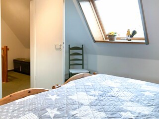 Blick ins Schlafzimmer 2 im oberen Bereich
