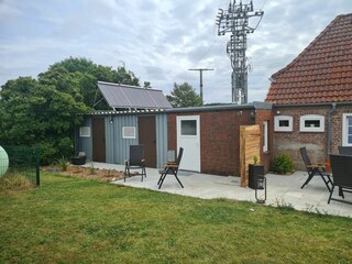 Terrasse mit angenzender Außendusche