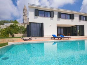 Moderne Villa Anna met buitenzwembad in Visnjan