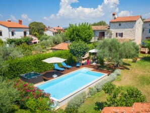 Rustieke Villa Casa Rossa met jacuzzi in Poreč