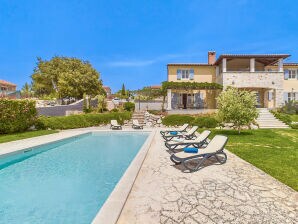Rustic Villa Azzurra with pool in Sv. Lovrec
