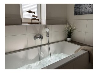 Diemelblick 14 - Deine Ferien - Whirlpool-Badewanne