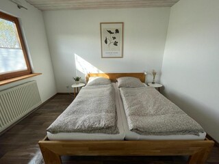 Schlafzimmer mit Doppelbett