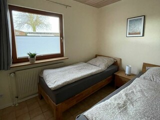Schlafzimmer mit 2 Einzelbetten