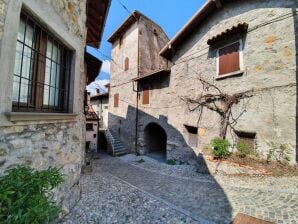 Agréable maison de vacances à Marone avec balcon/terrasse - châtaigne - image1