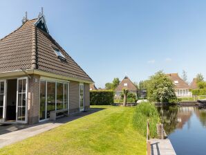 Vakantiepark Comfortabele bungalow met magnetron midden in de natuur - Eernewoude - image1