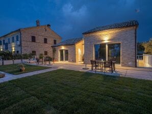 Holiday house Stylish panoramic Villa with private pool - Morrovalle - image1