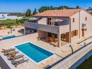 Villa Belaj met zwembad, sauna, jacuzzi en uitzicht op zee