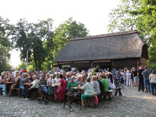 Gemütlichkeit, schönes Essen & Musik