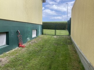 Vorderes Gartentor (abschließbar) zum Vordergarten