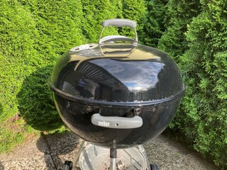 Weber Holzkohlegrill zur freien Verfügung
