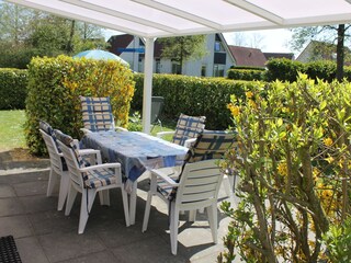 Überdachte Südterrasse