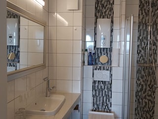 neues schönes Duschbad