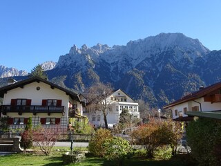 Blick vom Garten zum Karwendel