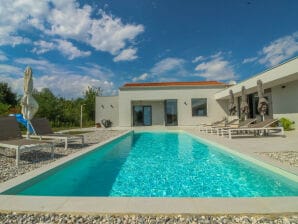 Beautiful Villa Una Sofia with pool in Tinjan - Tinjan - image1