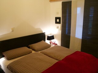 Schlafzimmer mit Boxsprinbett