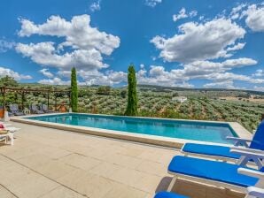 Attractive Villa in Montefrio with Private Pool - Montefrío - image1