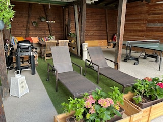 Tischtennis, Lounge und Grill