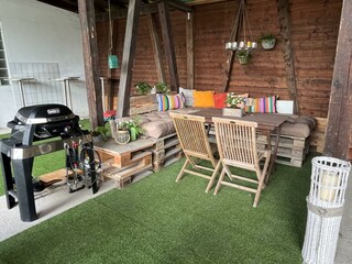 Lounge und Grillplatz