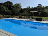 Shared heated pool (10m x 5m) - 28 degrees