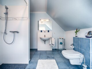 ... mit fußbodengleicher Dusche